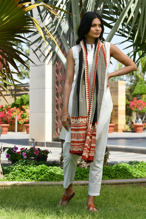 AAHELI ADIBA INDIAN RED & BLACK BLOCK PRINTED DUPATTA AAHELI ADIBA INDIAN RED & BLACK BLOCK PRINTED DUPATTA